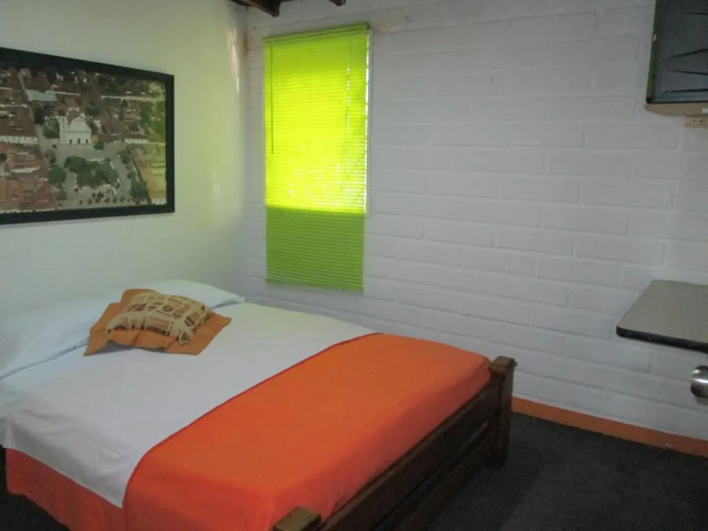 Spring City Hostel 메딜린