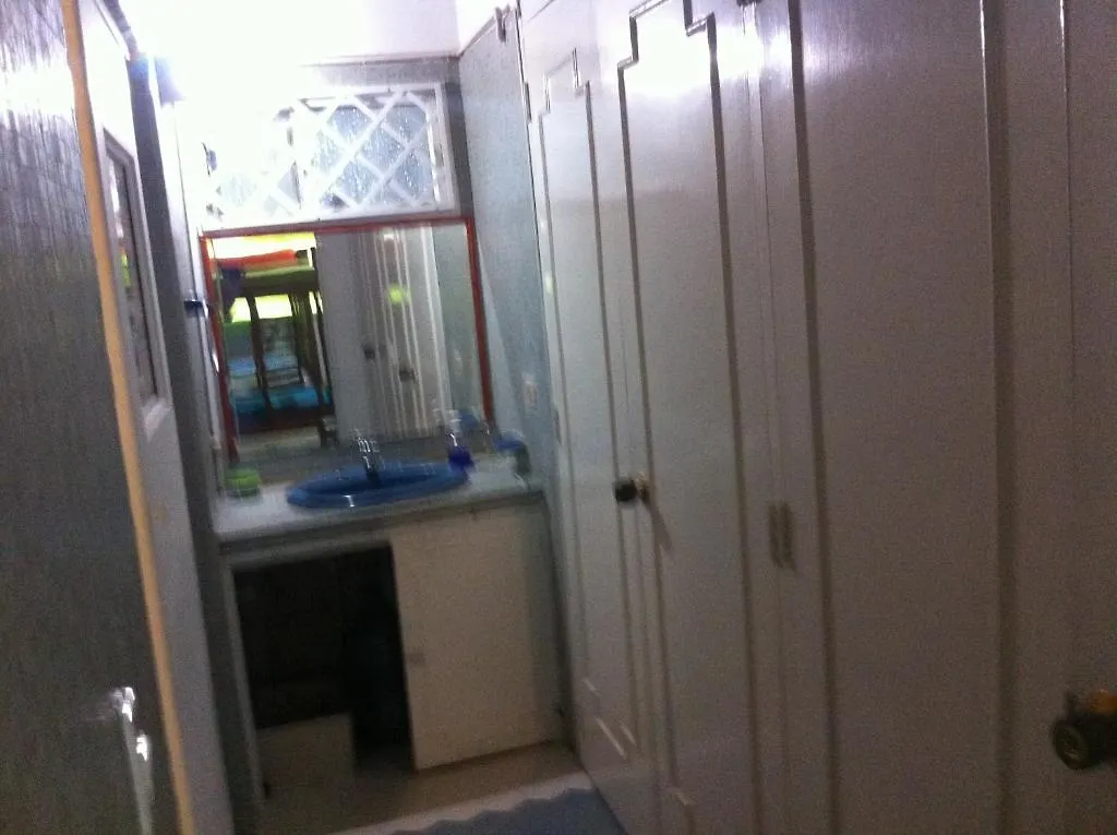 Spring City Hostel 메딜린