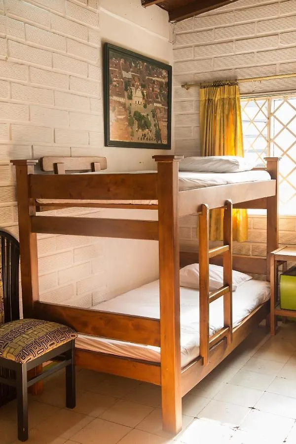 Spring City Hostel 메딜린